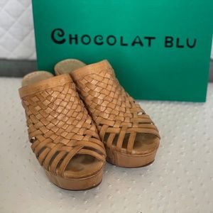 Chocolate Blu Wedge